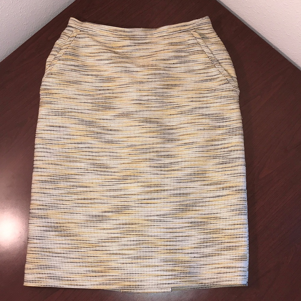 Beautiful Anne Klein Tweed Skirt size 4